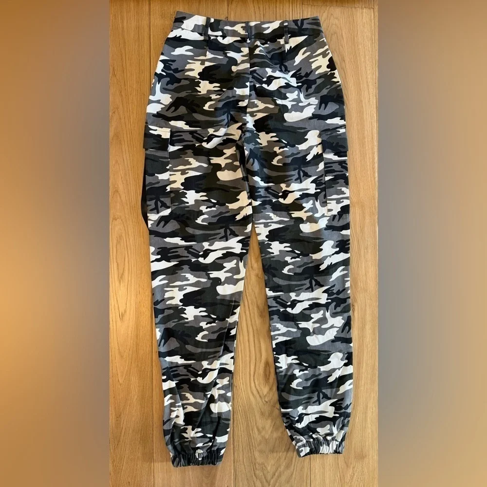 New PrettyLittleThing Grey Camo Cargo Pants Size 4